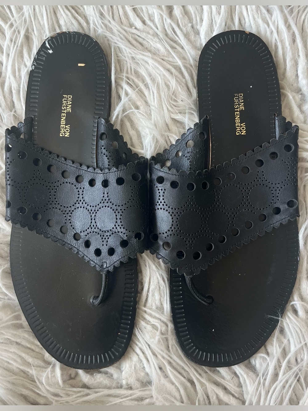 Diane von Furstenberg DVF Ekati Thong Leather Slip On Laser Cut Black Sandals 7